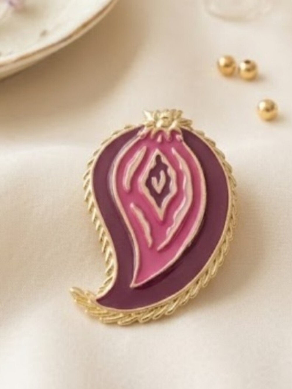 MJENT PInk/Purple Paisley Enamel Gold Tone Brooch